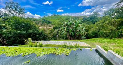 Mountain view dome, pet friendly, trails and near Poas Volcano.