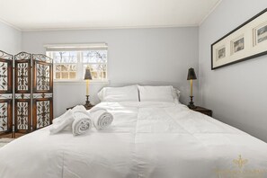 3 soveværelser, skrivebord, strygejern/strygebræt, weekendseng