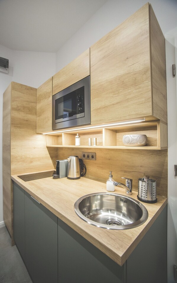 Fridge, microwave, stovetop, coffee/tea maker