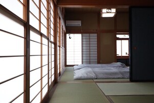 Basic House, Patio | Free WiFi