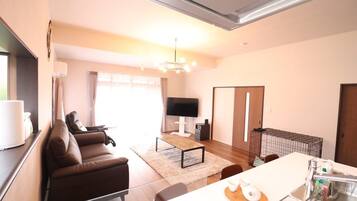 Basic House, Patio | Living area