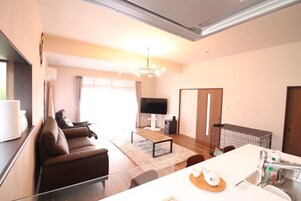 Basic House, Patio | Living area