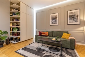 Smart TV, books - City_center_Steps_from_Synagogue_Budapest_famous_Ruin_Bars_street food, Balcony, (Budapest)