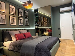 2 bedrooms, iron/ironing board, travel cot, WiFi