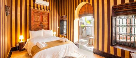 5 chambres, fer et planche à repasser, Wi-Fi