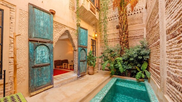 حمام سباحة