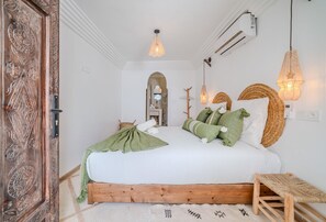 4 bedrooms, iron/ironing board, WiFi