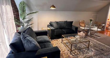 Cozy upstairs unit in Cape Girardeau