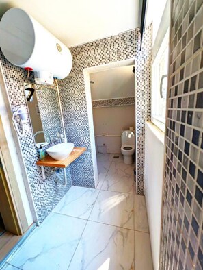 Comfort Double Room | Bilik Mandi | Pancuran mandi, hulu semburan hidrourut 