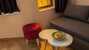 Deluxe Room, 1 Bedroom | Living area