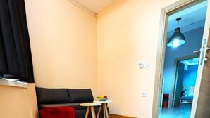 Deluxe Room, 1 Bedroom | Living area
