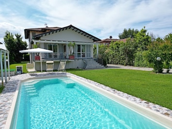 Garden, Outdoor, Pool