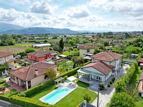 Villa with Pool near Sea, A/C, Garden