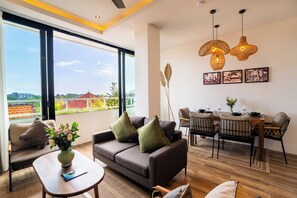 Family Apartment, 2 Bedrooms, Kitchen, City View | Living area