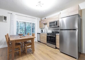Refrigerador, microondas, placa de cocina, lavavajillas