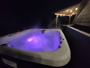 Tina de hidromasaje al aire libre