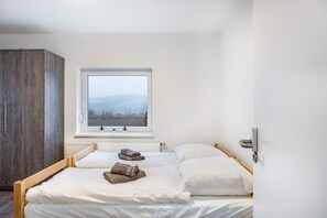 1 bedroom, free WiFi, bed sheets - Haus Fuldablick Room '5' with Shared Garden and Wi-Fi (Rotenburg an der Fulda)