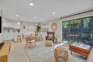 Una televisión, libros