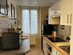 Private kitchen - Cosy, chic Pauillac apartment in the center of town (Pauillac)