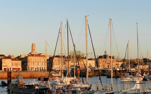 Cosy, chic Pauillac apartment in the center of town