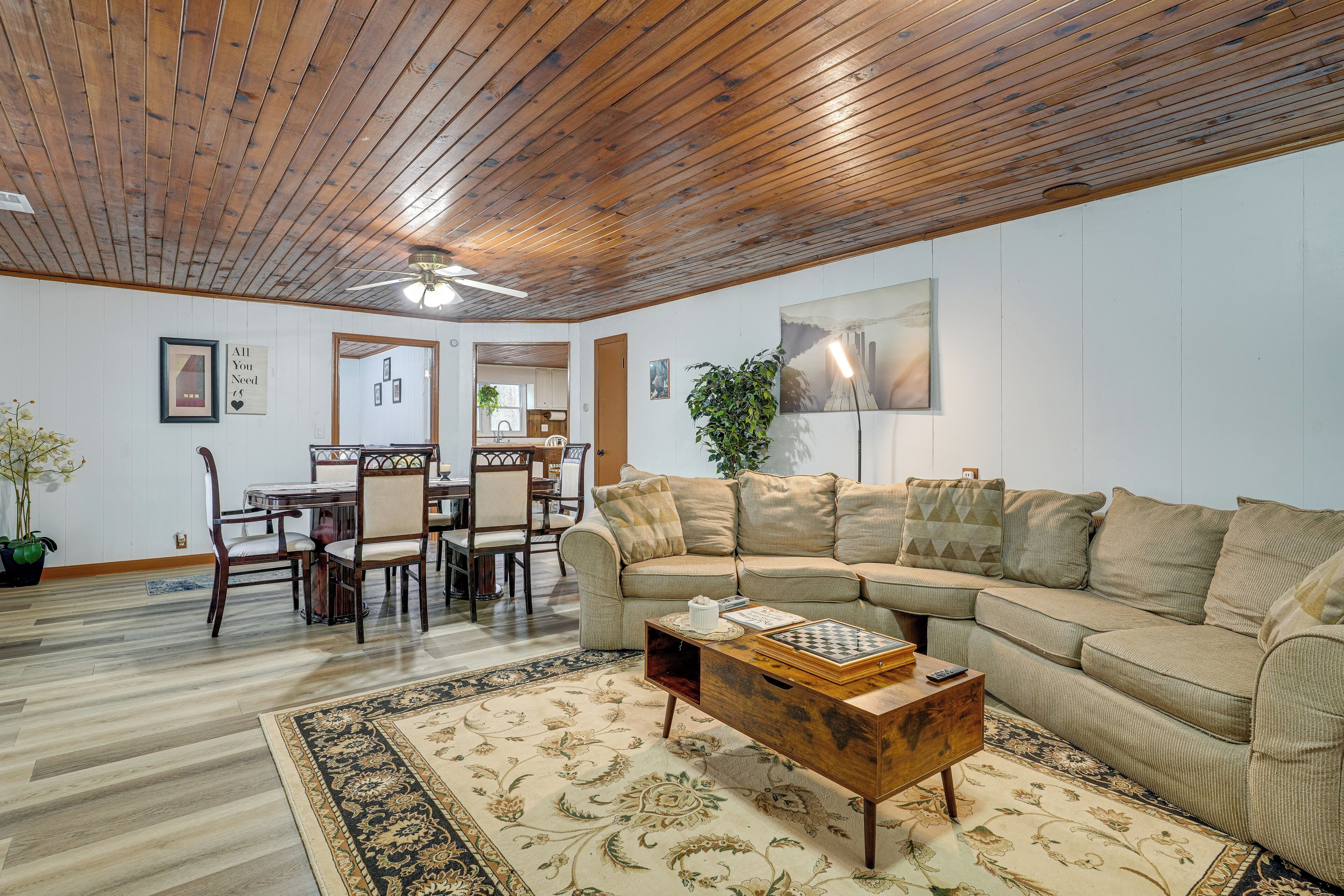 Crandall Vacation Rental | 2BR | 2BA | 1 Step to Enter | 1,500 Sq Ft