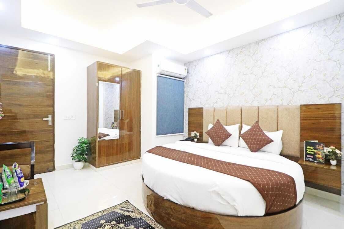 Deluxe Double Room, Balcony, City View | Laptop workspace, soundproofing, free WiFi