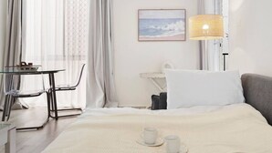 1 habitación, tabla de planchar con plancha, wifi gratis y ropa de cama 