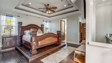 7 bedrooms, desk, iron/ironing board, travel crib