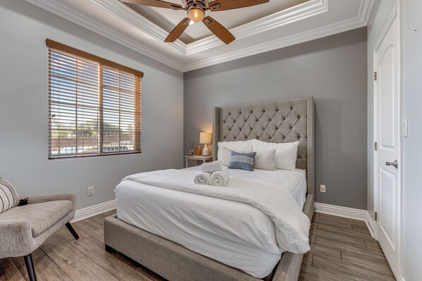 7 bedrooms, desk, iron/ironing board, travel cot