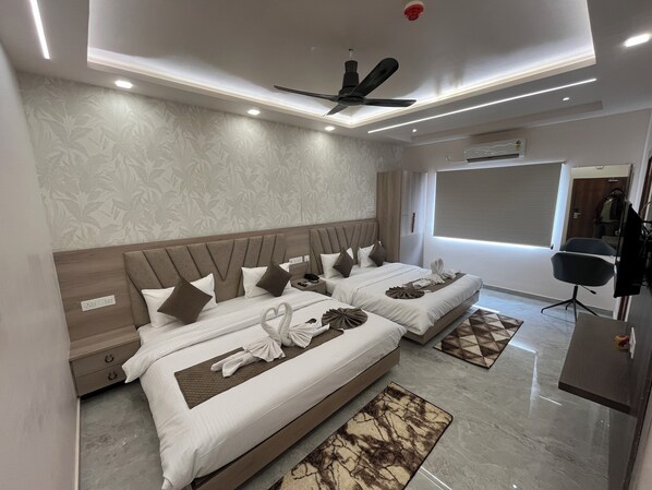 Pillowtop beds, in-room safe, desk, laptop workspace - Aaditri Inn (Gorakhpur)