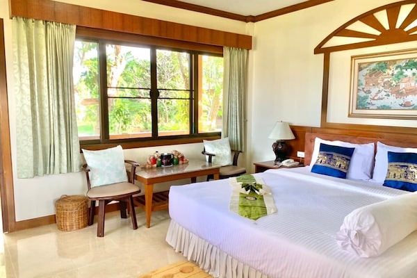 Classic Double Room, 1 King Bed, Bathtub, Garden View | Free WiFi, bed sheets