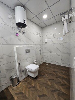 Luxury Suite | Bathroom