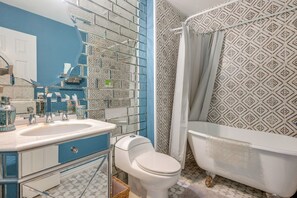 Hair dryer, towels - Bring Your Pup! Remote-Work Hub 22 Mi to Austin (Kyle)