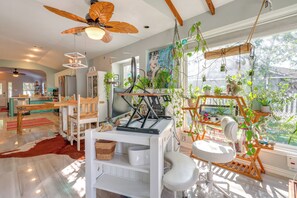 Interior - Bring Your Pup! Remote-Work Hub 22 Mi to Austin (Kyle)