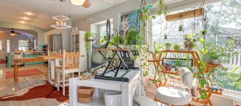 Boho-Chic Retreat w/ Yard, 22 Mi to Dtwn Austin!