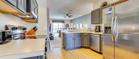 Kühlschrank, Mikrowelle, Herdplatte, Geschirrspüler