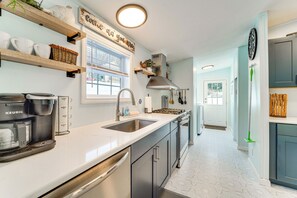 Refrigerador, microondas, placa de cocina, lavavajillas