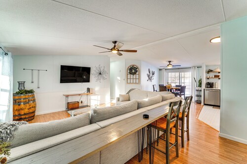 Half-Mi to Lakemont Park: Family-Friendly Home!