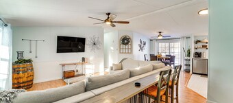 Half-Mi to Lakemont Park: Family-Friendly Home!