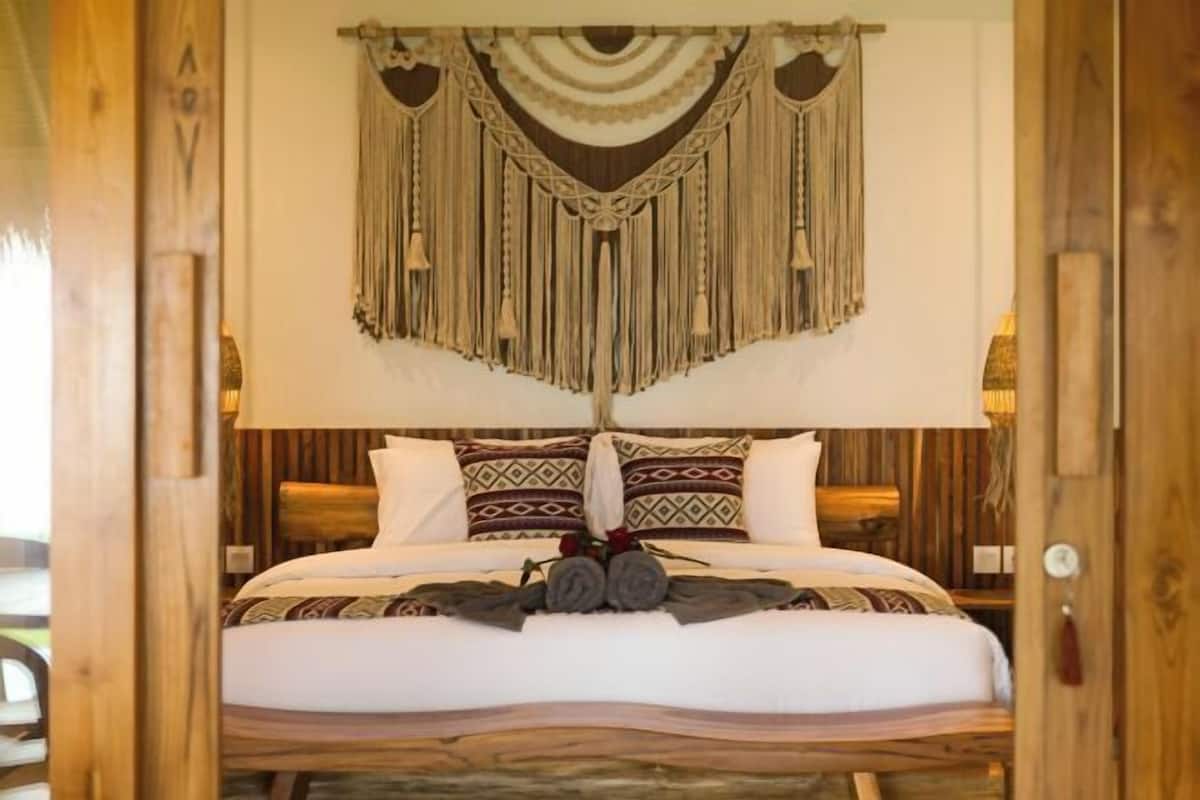 2 bedrooms, desk, free WiFi, bed sheets
