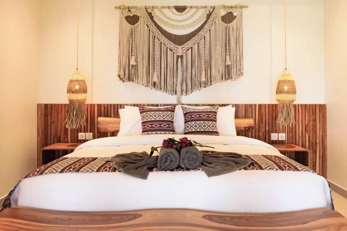 2 bedrooms, desk, free WiFi, bed sheets