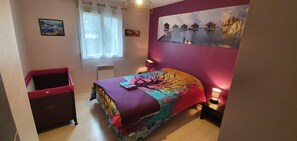3 bedrooms, desk, iron/ironing board, travel cot
