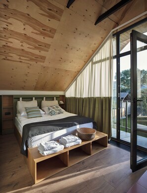 Habitación Deluxe doble, vistas al jardín | Sistema de insonorización, tabla de planchar con plancha, wifi gratis