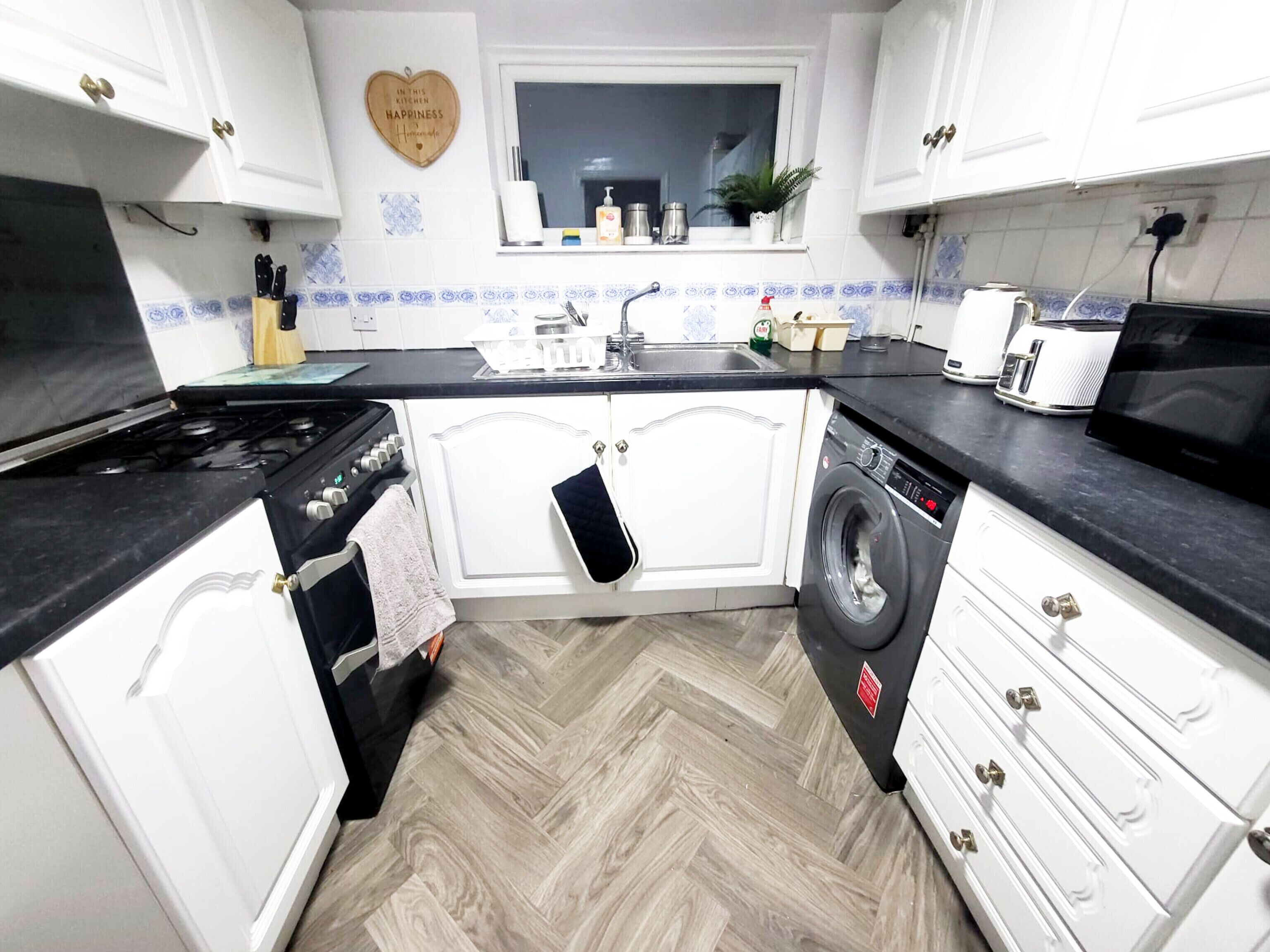 電冰箱、微波爐、烤箱、爐台