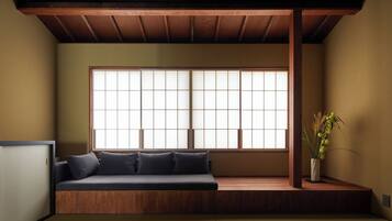 Vierpersoonskamer, privébadkamer, uitzicht op de stad (Relaxation Area with Sofa) | Gratis wifi, beddengoed