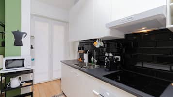 Apartment, Balcony, City View | Private kitchen