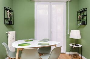 Apartment, Balkon, Stadtblick | Wohnbereich
