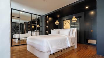 2 Schlafzimmer, hochwertige Bettwaren, Schreibtisch