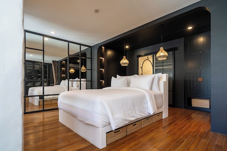 2 bedrooms, premium bedding, desk, laptop workspace