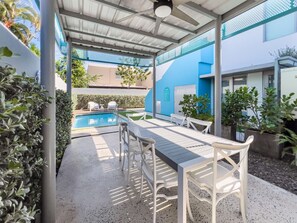 Outdoor dining - Aquabella #2 - Ocean Breeze Getaway in Isla Verde (Carolina)